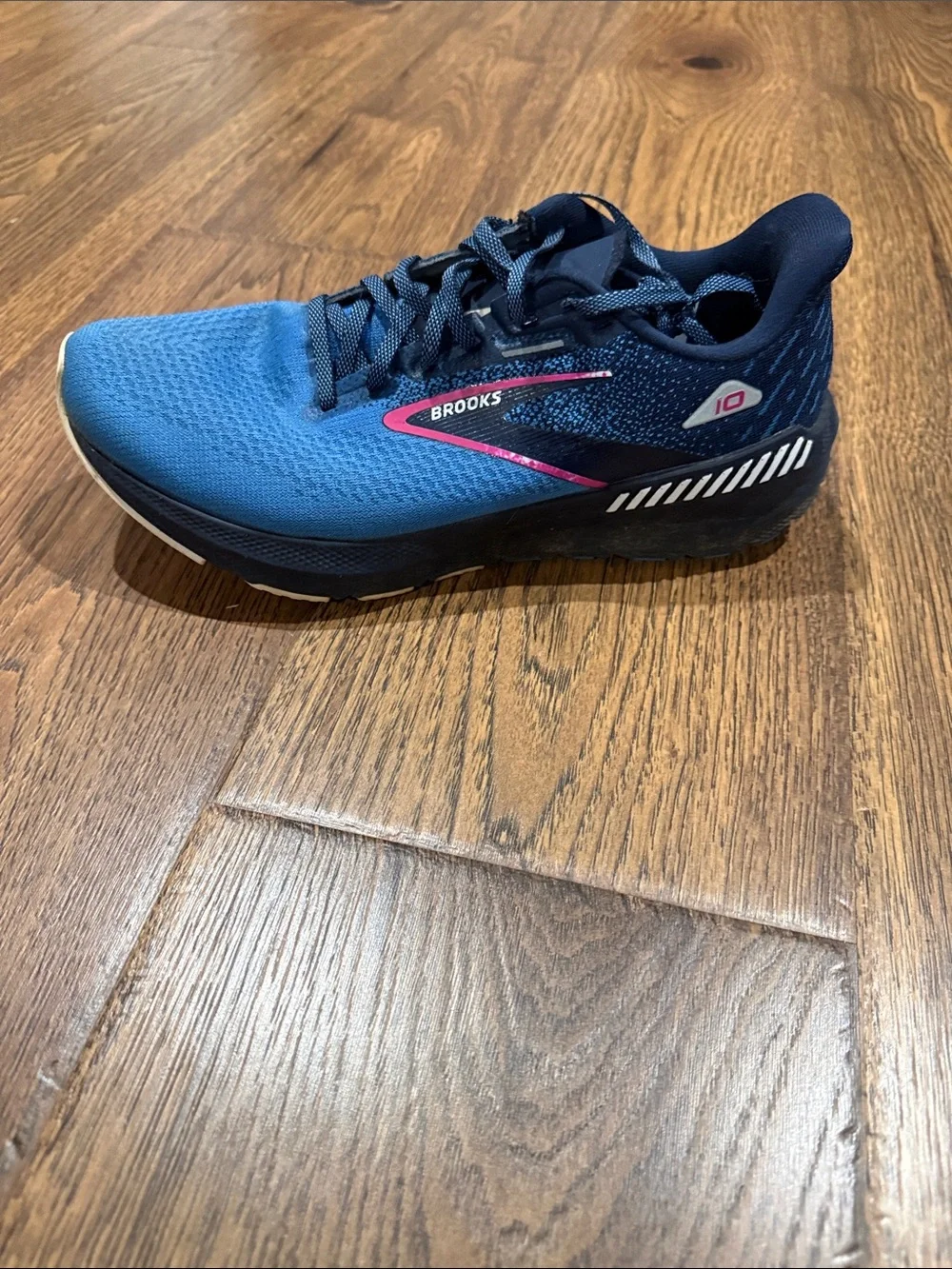 Brooks Women's Blue and Pink Athletic Running Shoes